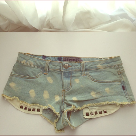 NWOT UO Tripp NYC distressed stretch denim shorts