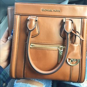 Michael Kors Medium Colette Messenger Bag