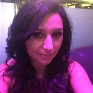 Meet your Posher, Crystal