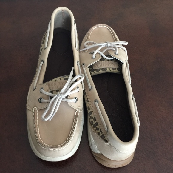 Like new sperrys - Picture 2 of 4