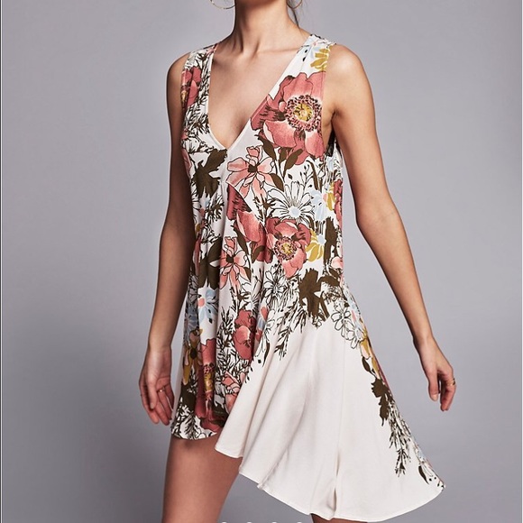 Free People Tops - Free People Back Yard Party Printed Tunic