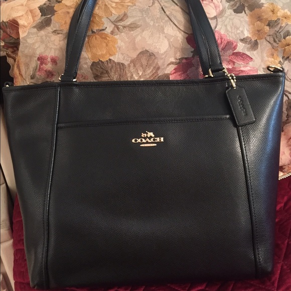 Coach Handbags - 🆕Coach Crossgrain Black Leather Tote. NWT