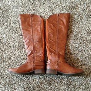 Size9 Knee-High Olive Street Boots