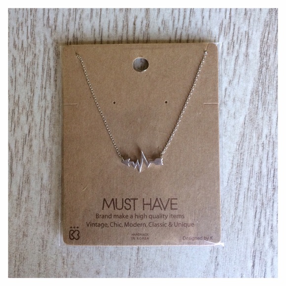 ❗️LAST ONE❗️Adorable Jagged Arrow Necklace - Picture 4 of 4