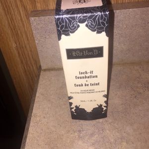 Kat Von D lock it foundation