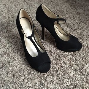 FLASH SALE❗️Charming Charlie black platform heels