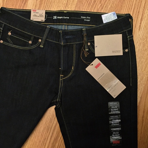 NWT Levi's dark wash jeans