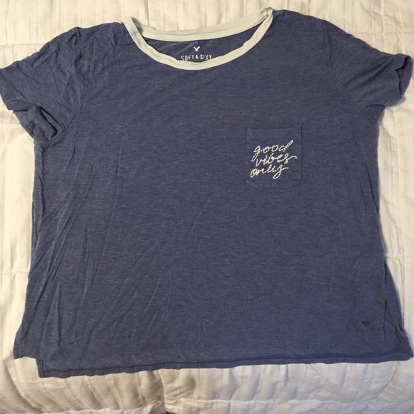 Soft & sexy "good vibes only" shirt size medium