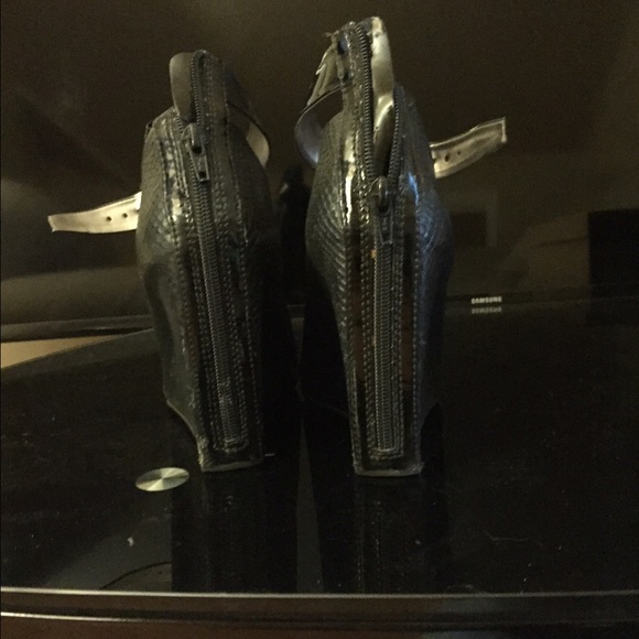 Shoes - Picture 3 of 4