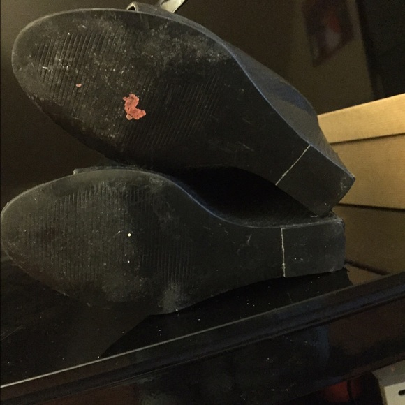 Shoes - Picture 4 of 4