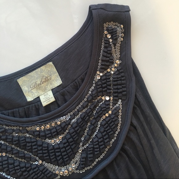 Sleeveless gray top with silver sequin