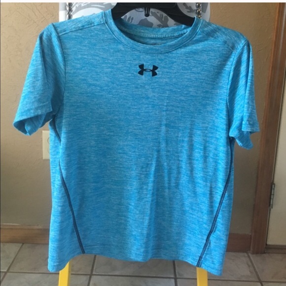 Under armor boys large shirt
