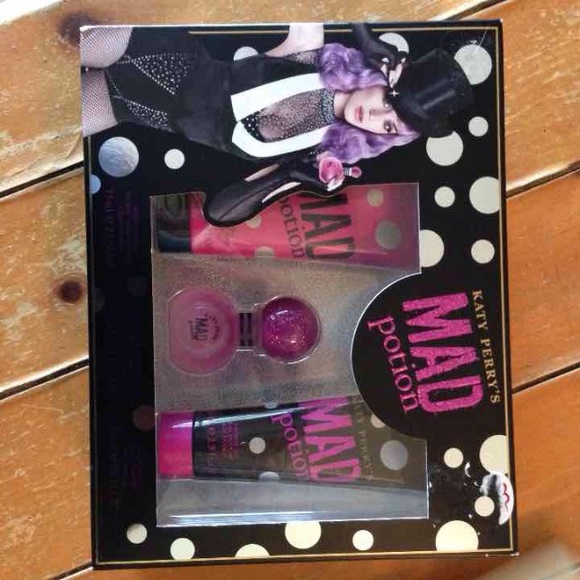 Unopened perfume - Picture 1 of 3