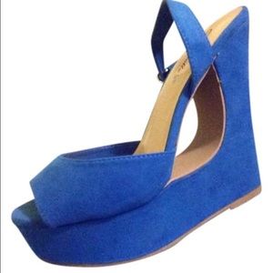 Breckelle's Shoes.