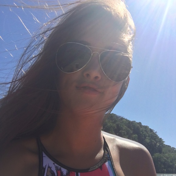 Meet your Posher, Jade - Picture 1 of 1