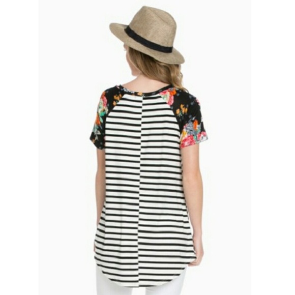 🌺 (LAST ONE) Floral print sleeve tunic - Picture 3 of 4