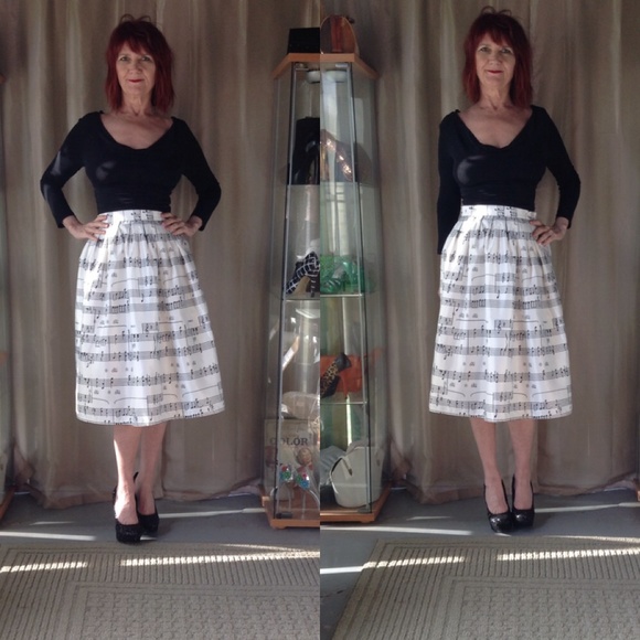 NEW MUSICAL NOTE SKIRT
