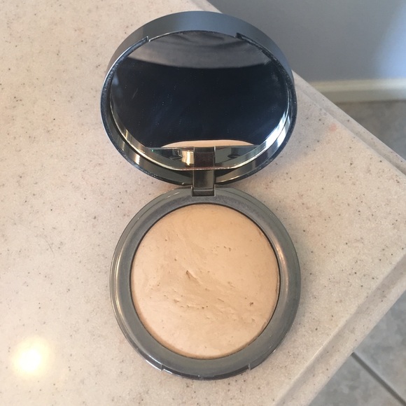 Lorac baked perfecting powder