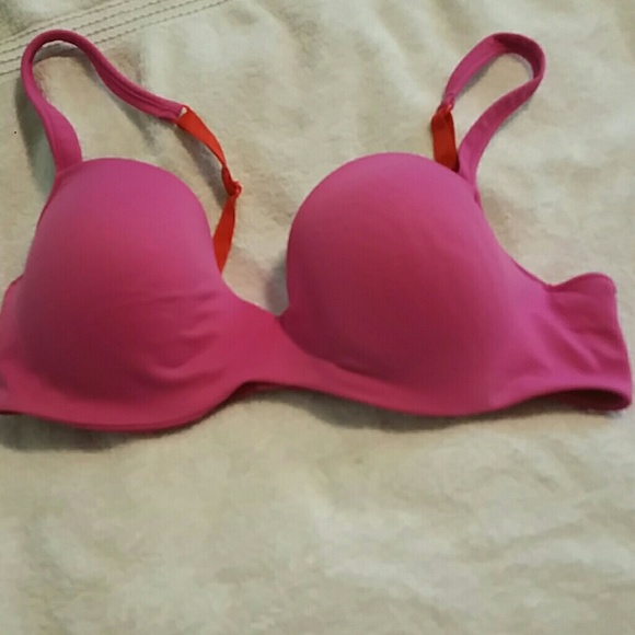Barely There soft, underwire pink bra