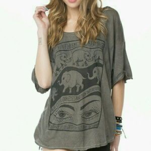 Brandy Melville oversized bf style elephant Tshirt