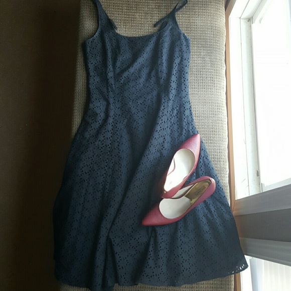 Eyelet black dress by GAP - Picture 1 of 3