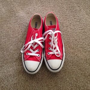 Red converse LIKE NEW!