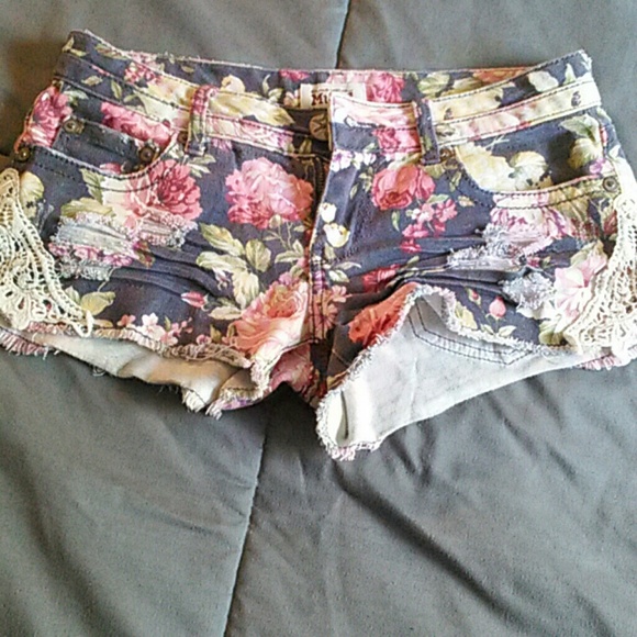 Boho floral cut off shorts