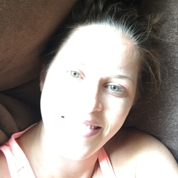 Meet your Posher, Danielle - Picture 1 of 1