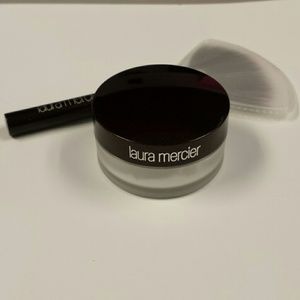 Laura mercier setting powder and brush