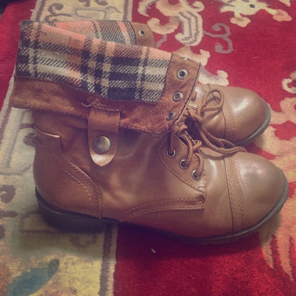Size 7.5 Combat Boots