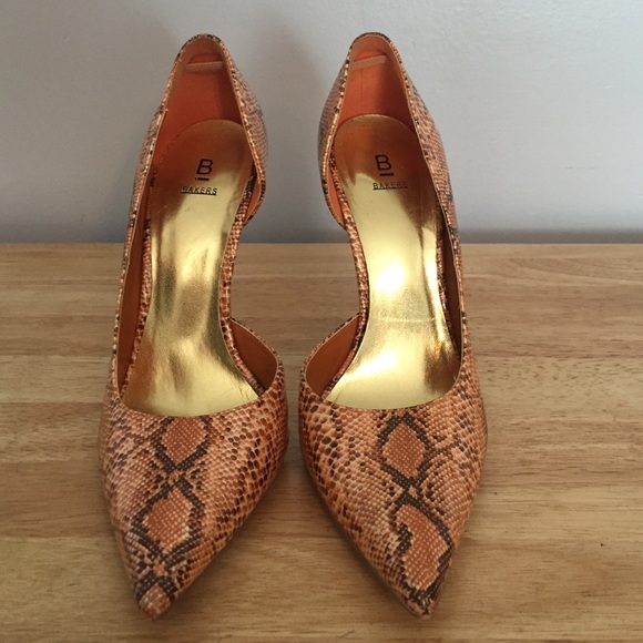 Bakers Orange Snakeskin Pointy Heels