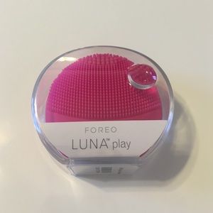 FOREO LUNA play face cleanser