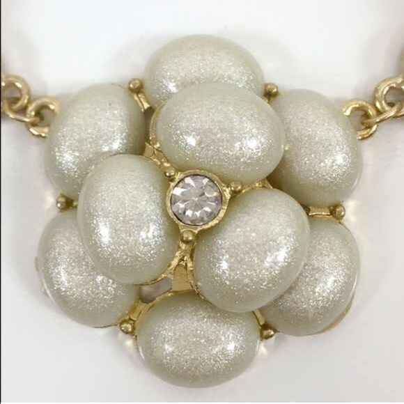 SOLD OUT Shimmery Floral Rhinestone Statement Necklace - Picture 4 of 4