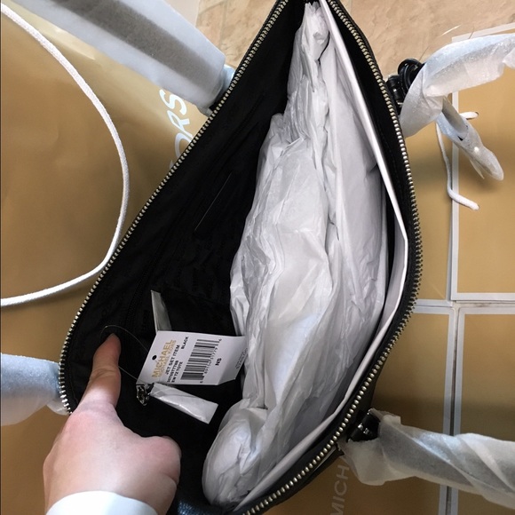 💖Sale~ Michael Kors tote black/last one - Picture 2 of 4