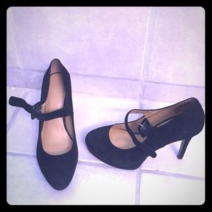 Mary Janes, heels. So cute on!