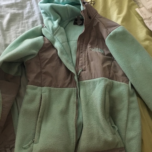 Women's hooded north face jacket
