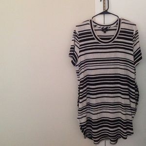B&W Curved hem striped tunic