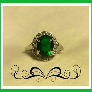 Round cut Emerald CZ Ring