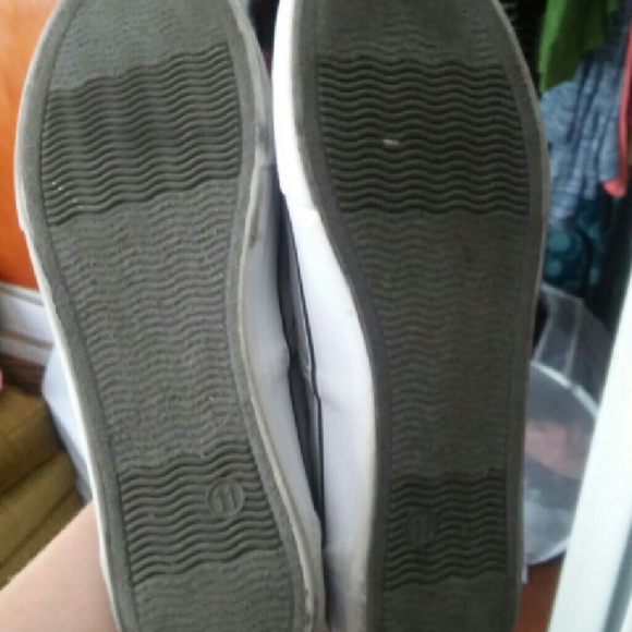 Gray sneakers - Picture 2 of 4