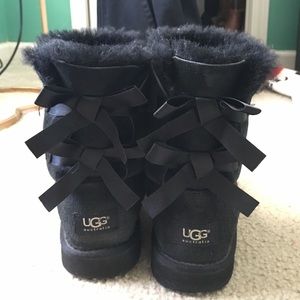 Size 5 black Bailey bow uggs