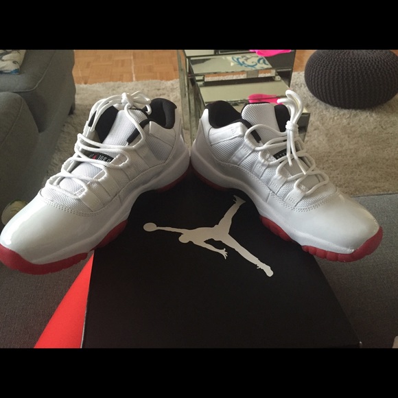Jordan 11s low-white and red-size 4.5 youth. NEW - Picture 2 of 4