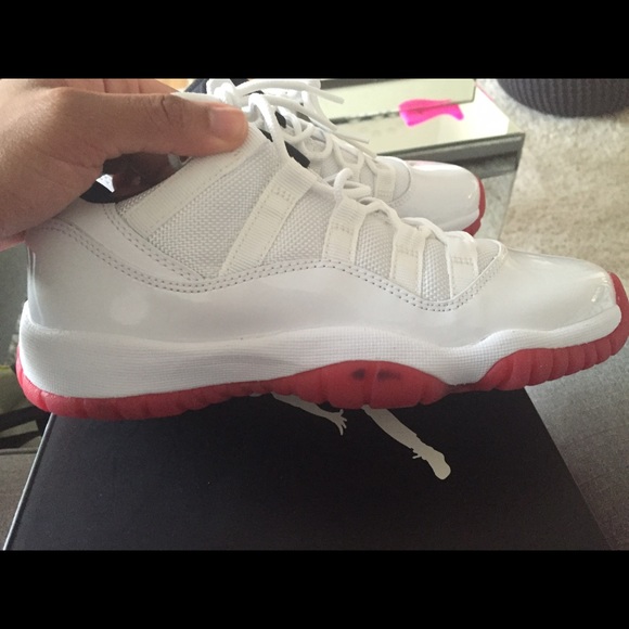 Jordan 11s low-white and red-size 4.5 youth. NEW - Picture 3 of 4