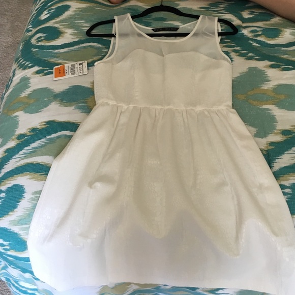 Zara White Dress - Picture 1 of 3