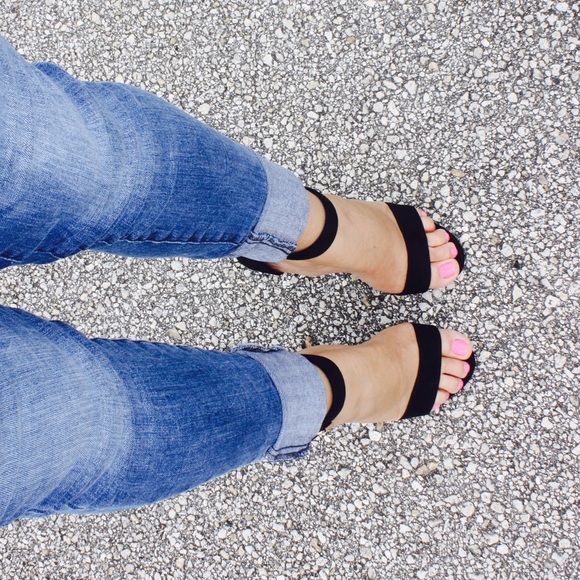 Saturday sale- black chunky heels - Picture 2 of 3