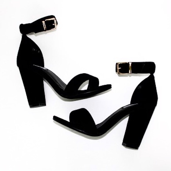 Saturday sale- black chunky heels - Picture 3 of 3