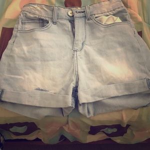 High waist shorts😍