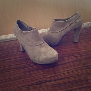 Grey suede booties!