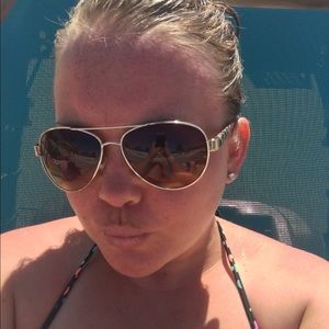 Meet your Posher, Holly