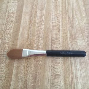 💋 Chanel Foundation Brush 💋 100% AUTHENTIC 💋