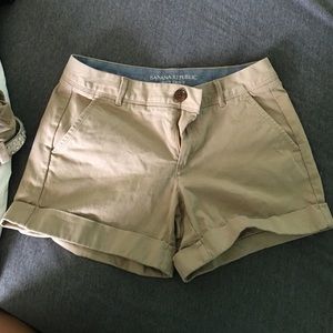 Banana republic kaki shorts size 2